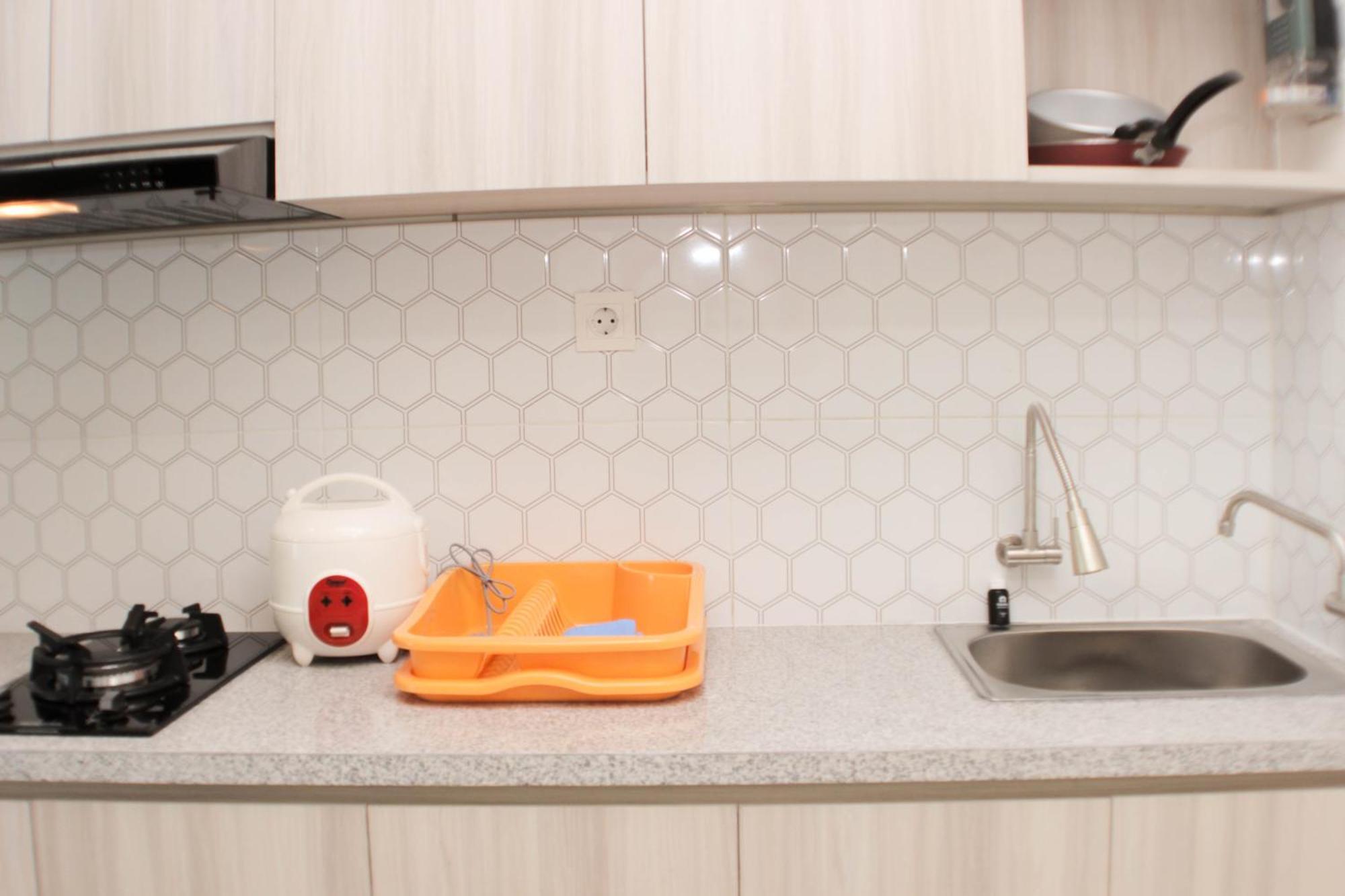 Elegant And Comfy At Grand Kamala Lagoon By Travelio Apartemen